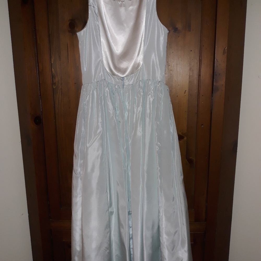 New: Prom Gown - Picture 3 of 4